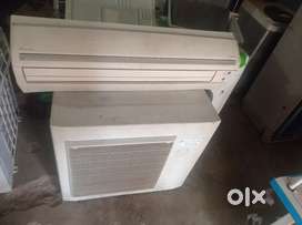 2 Ton Daikin split aircondition