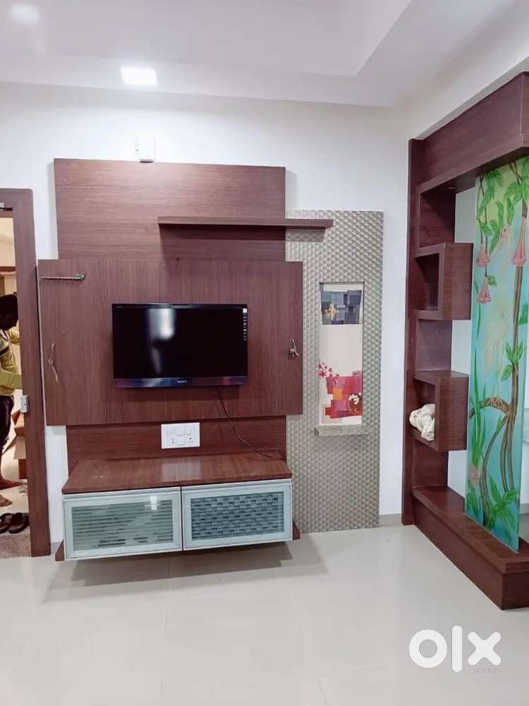 Beautiful 2 bhk full furnished flat near Nana Mova Road