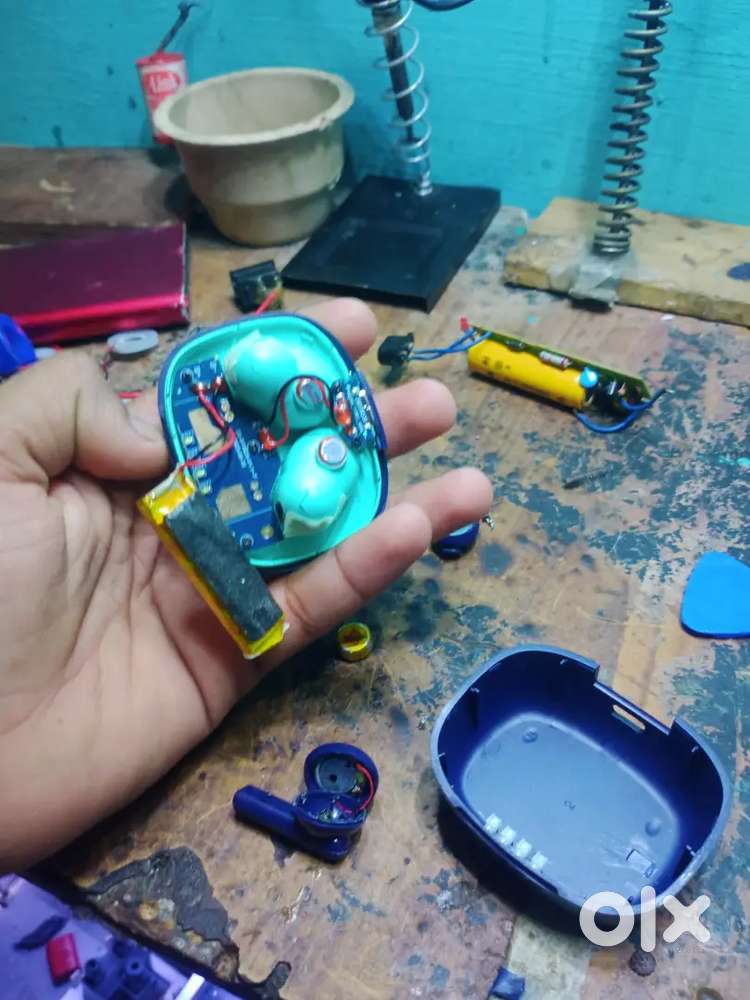 ALL TYPES AIRBUDS/AIRPODS REPAIR DONE HERE