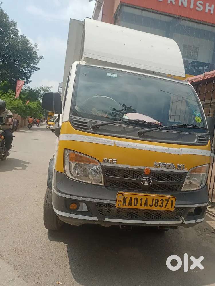 Tata AC mega XL