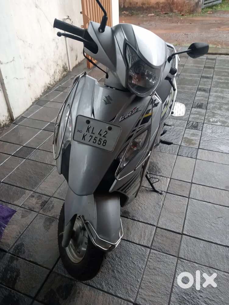 Suzuki Let's silver in colour good in condition