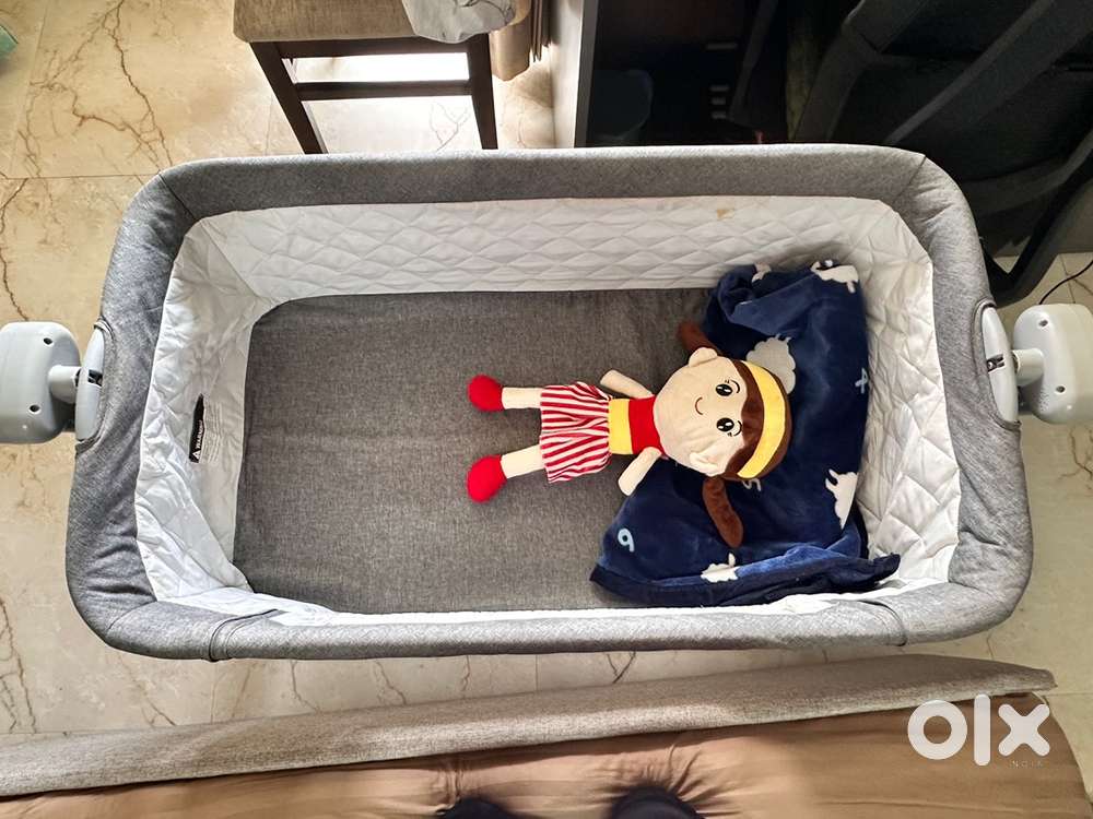 Star and Daisy Baby Cradle
