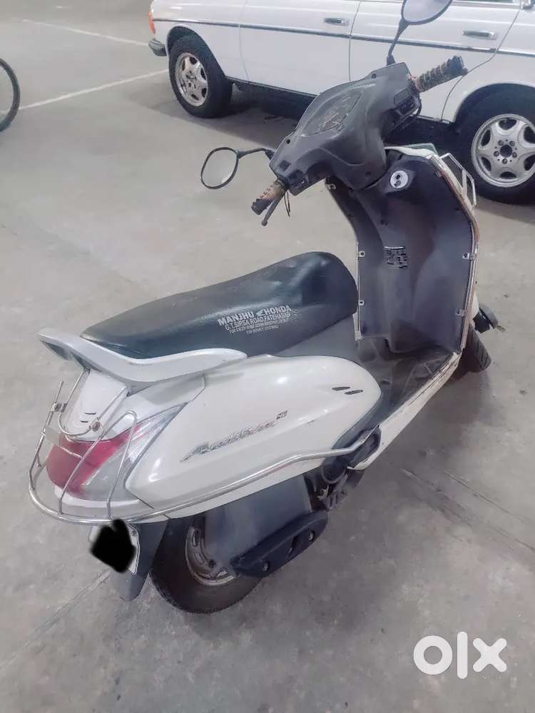 Honda activa 4g white