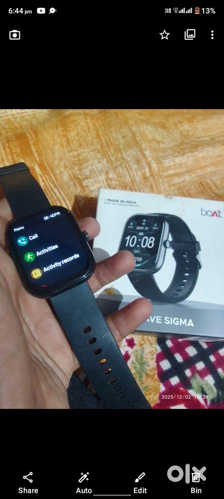 BOAT SMART WATCH 1 YEAR USED . IN GOOD CONDITION BATTERY , DISPLAY ALL