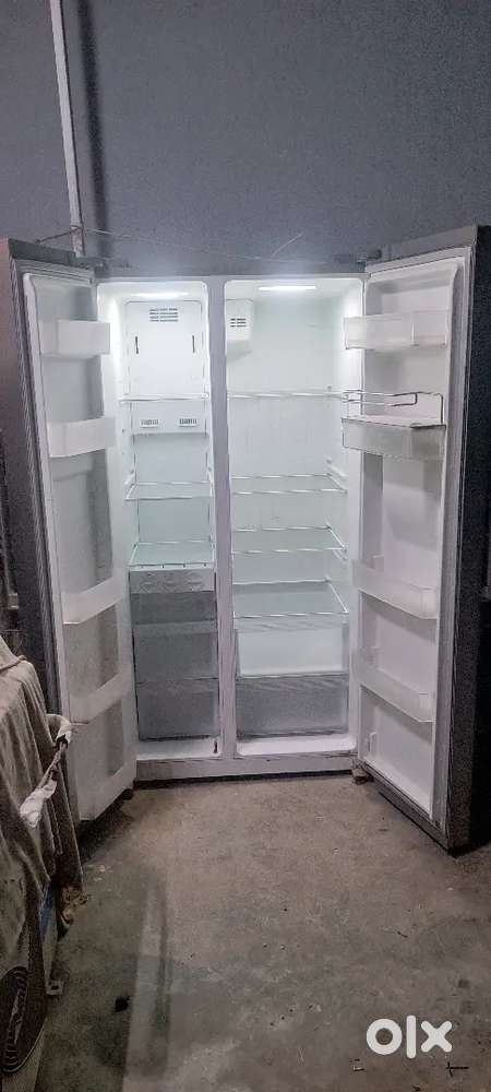 Refrigerator 560 litre 6 month use only