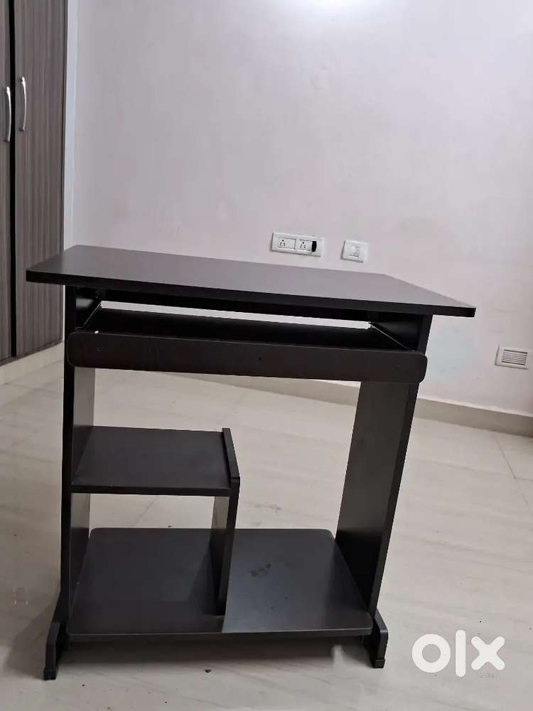 Computer table
