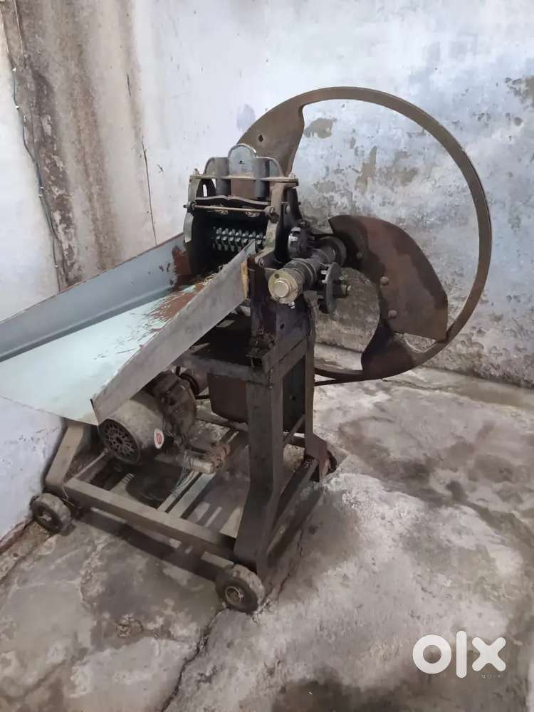 घास/कुटी काटने वाली मशीन।
