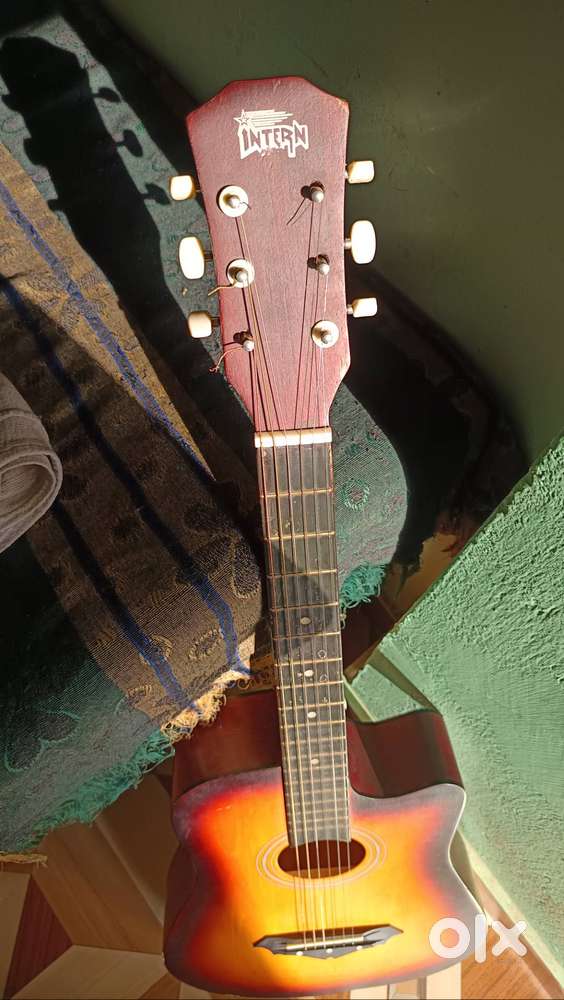 Intern guitar