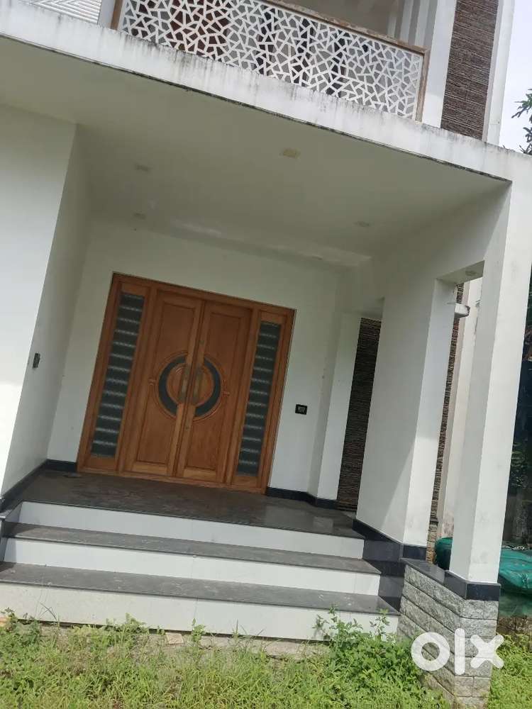Thrissur East Fort near anchery 7.50 cent plot 3000 sqft house sale