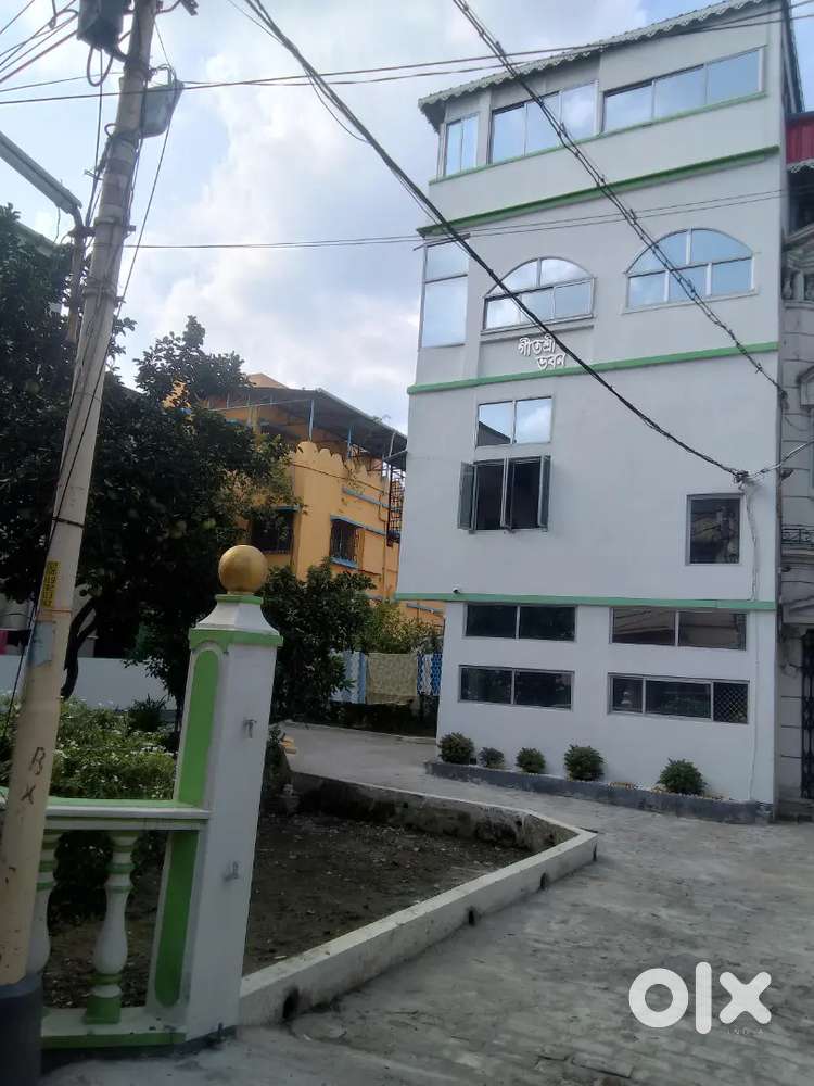 Room available for students and working man