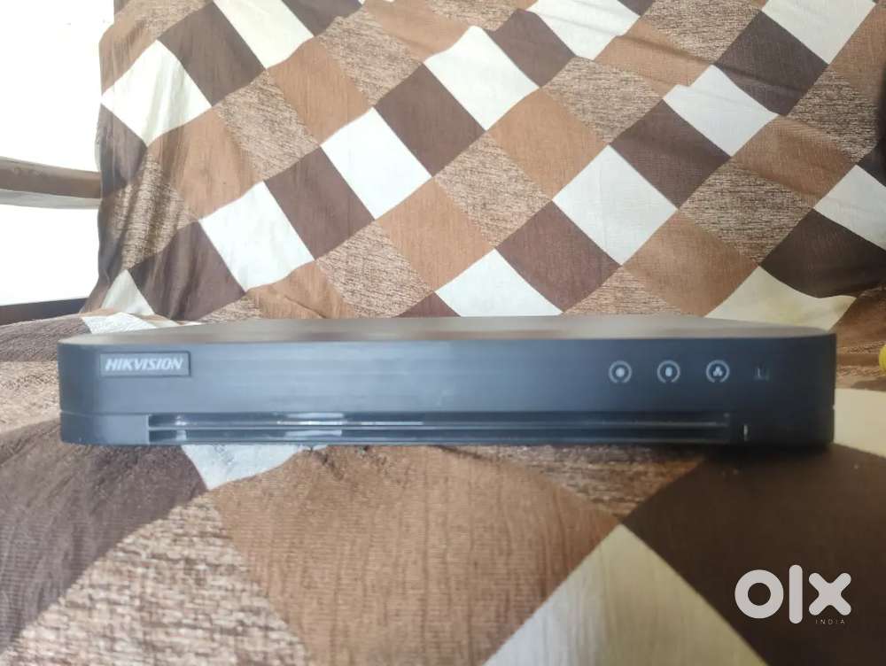 Good condition 3months use hikvision 16 channel dvr
