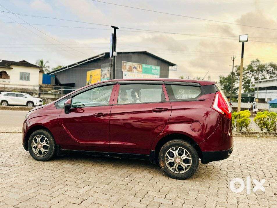 Mahindra Marazzo M4, 2018, Diesel