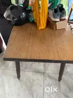 Dining teble