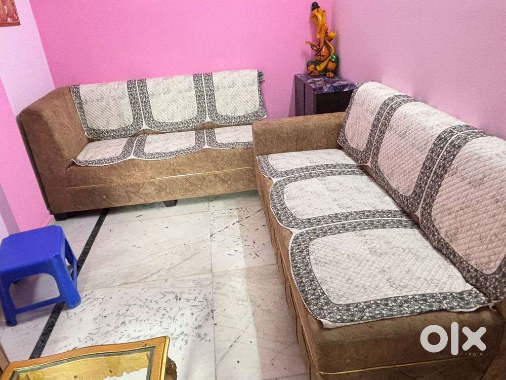 6seater sofa with 6cusions L shape
