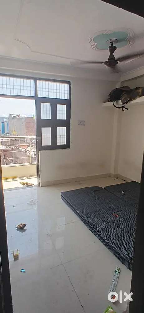To-Let 1BHK 3rd Floor in Mayur Vihar Extn 1