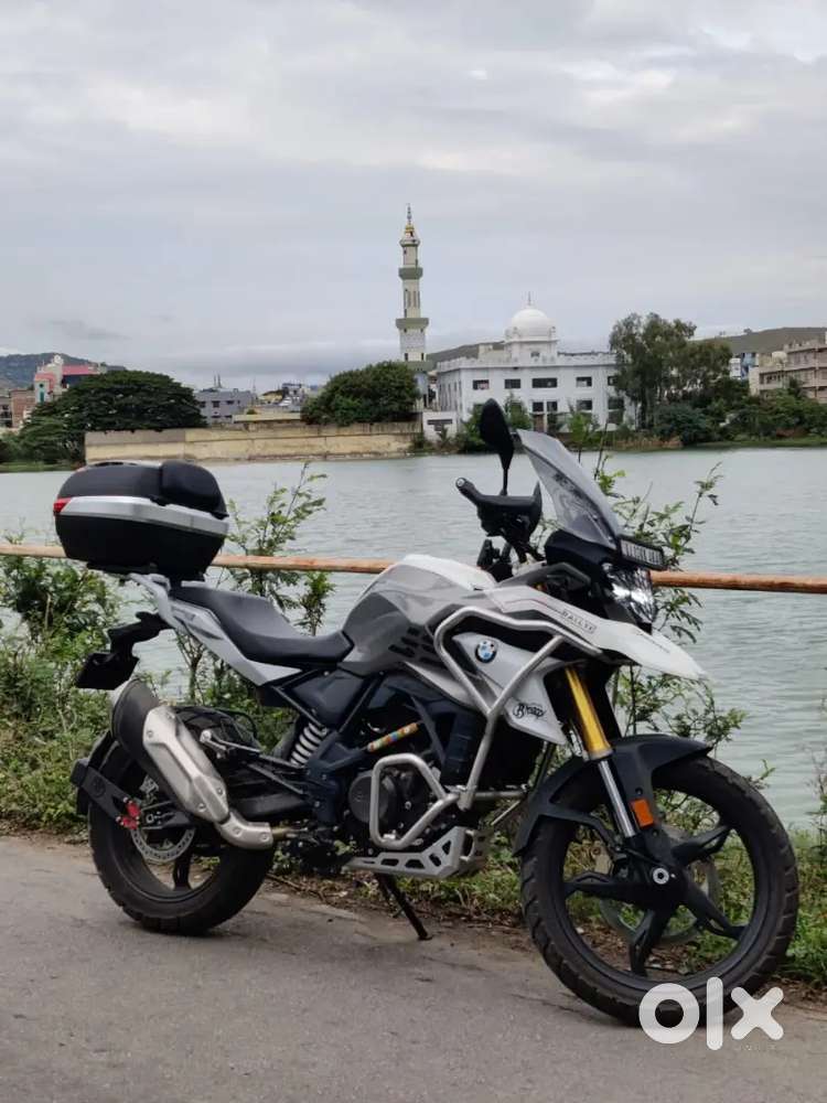 Brand new condition and showroom record service available