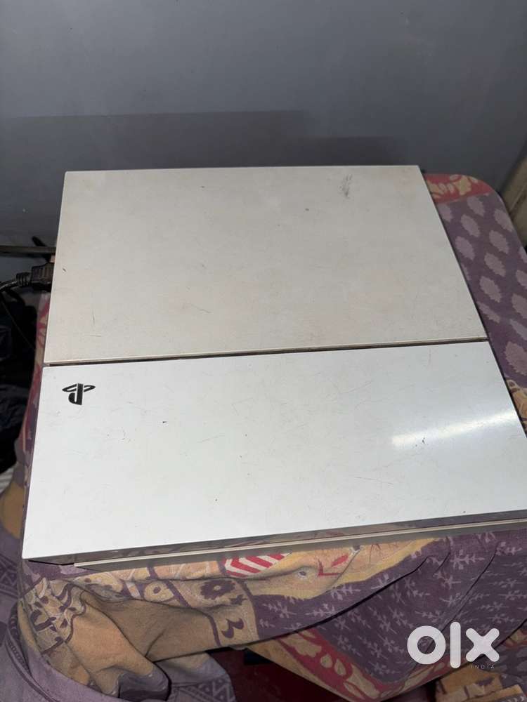 Ps4 in very good condition 16000Rs only