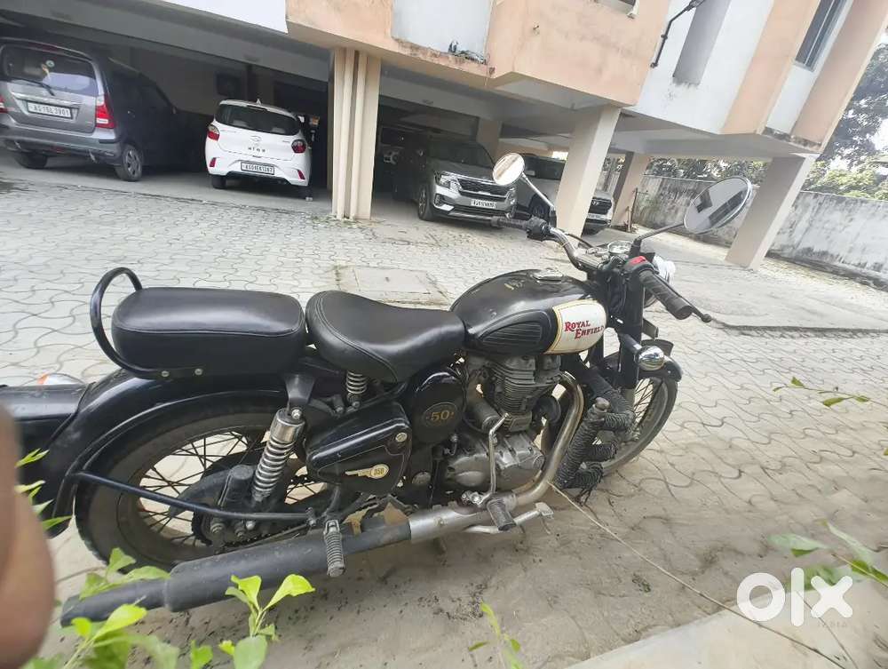 “Royal Enfield Bullet 350 Old Model – CI Engine – Running Condition”