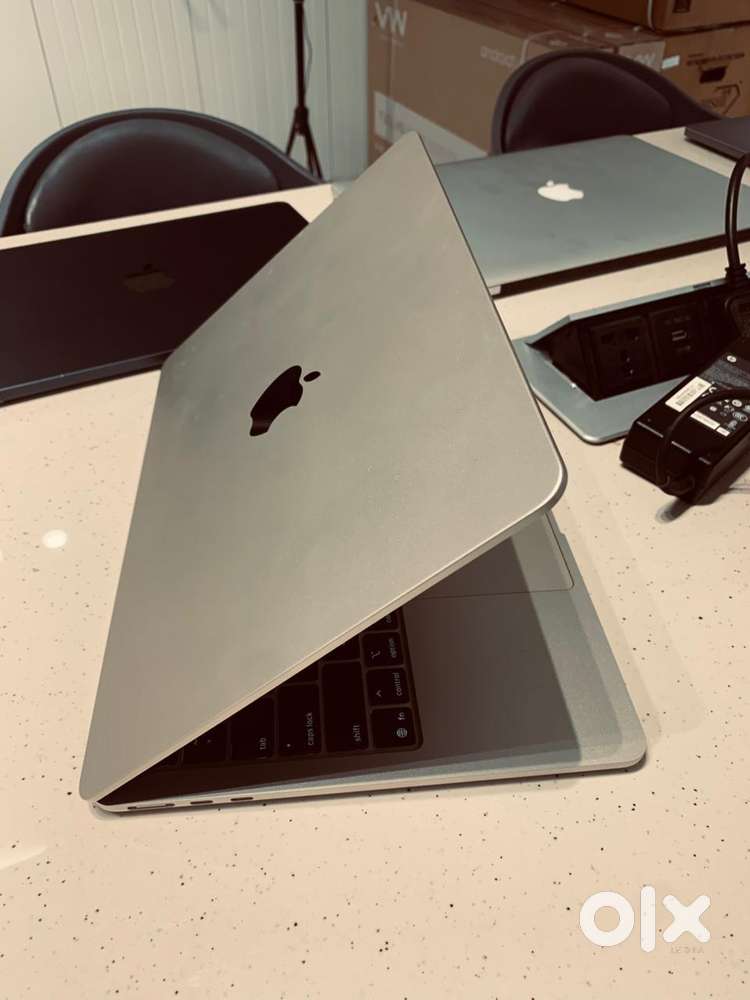MacBook Air M4 13-inch 16GB/256GB Just in 73,500/-