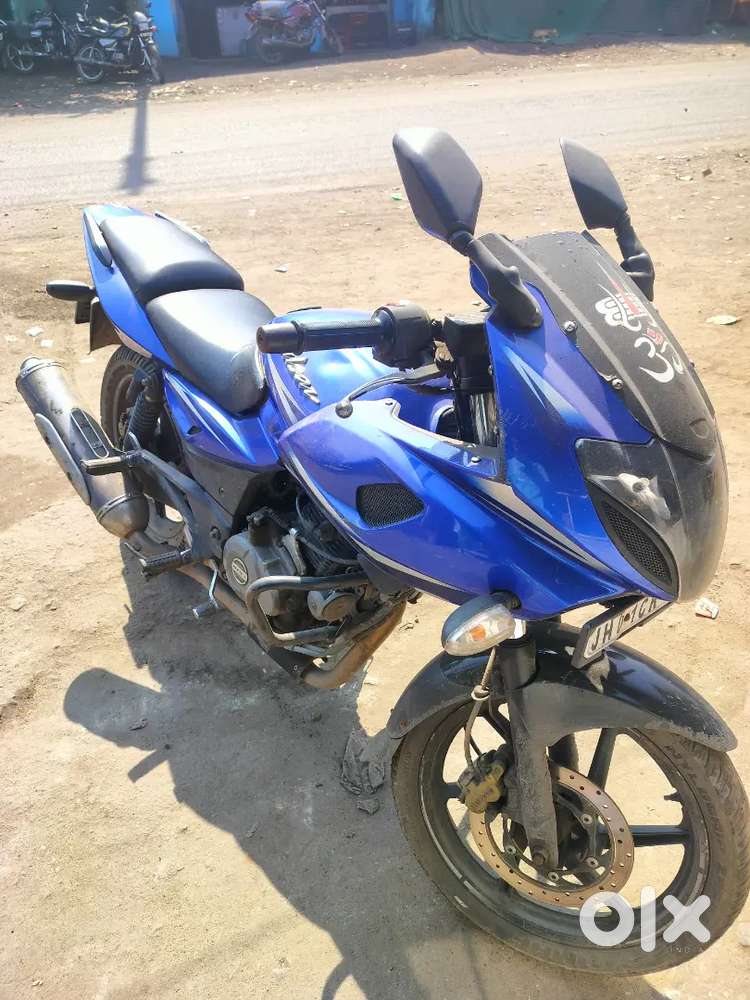 Bajaj pulser 220 in very good condition..