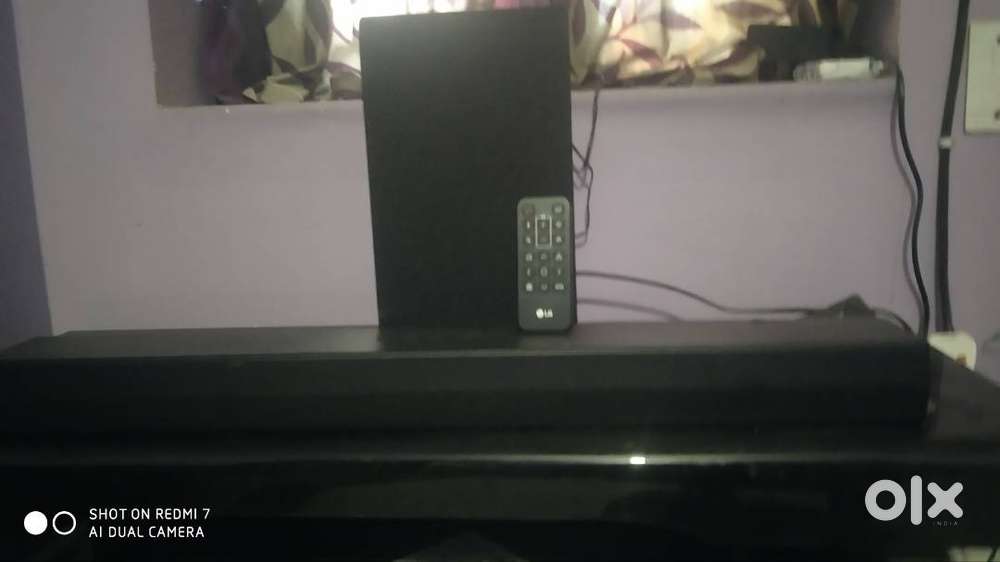 LG Soundbar with subwoofer ( 1 month hardly used)