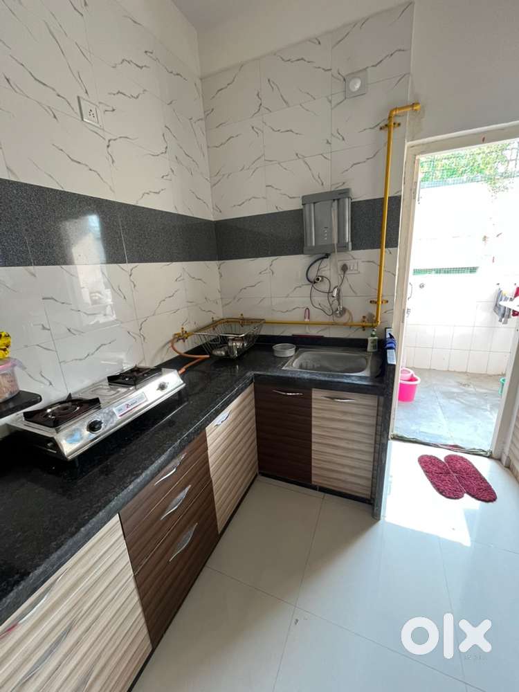 1 room available for sharing in a 2bhk apartment