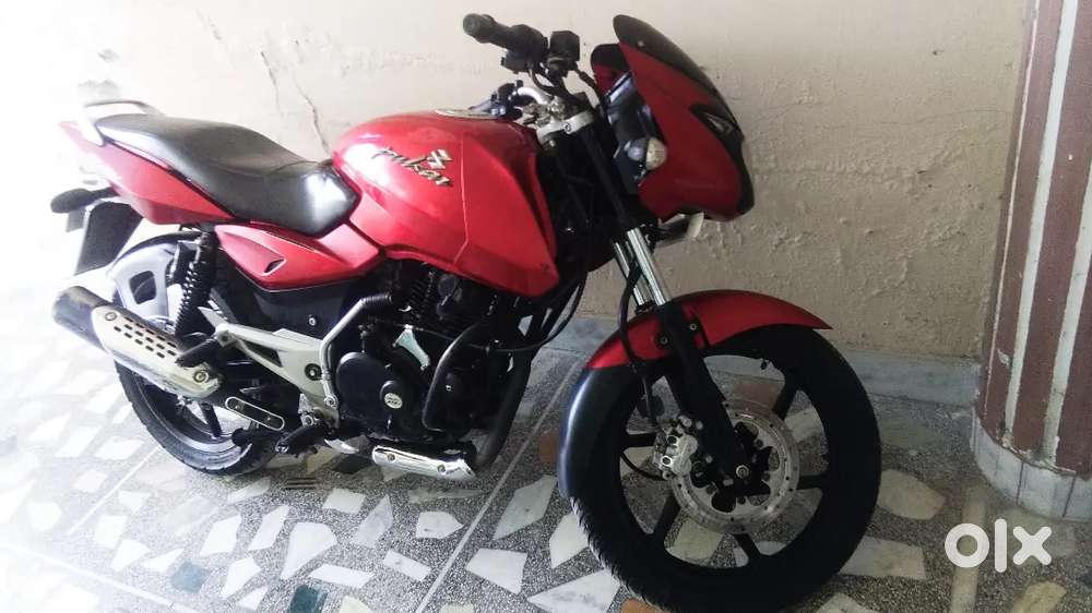 Red colour pulsar 150