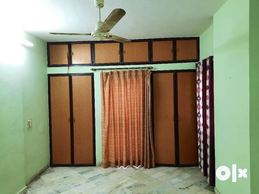 2 BHK semifurnished flat available on rent in Harinagar.