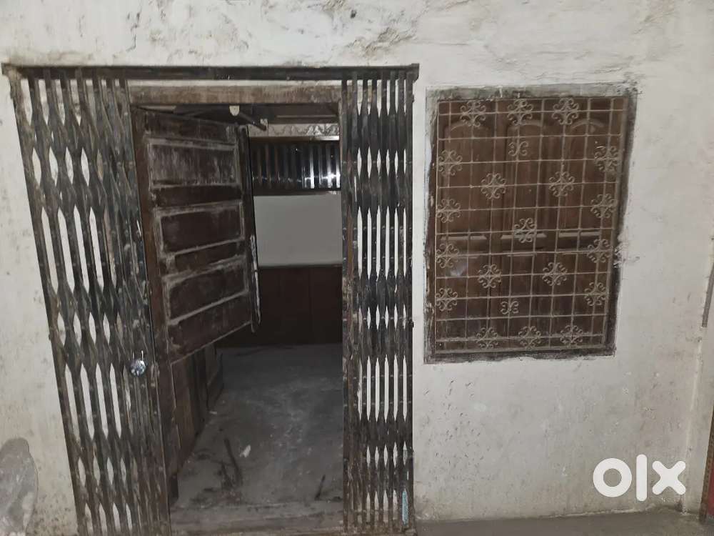 Shop for Rent in Bank of India Building, Chowk(Govindpura) – 220 sq ft