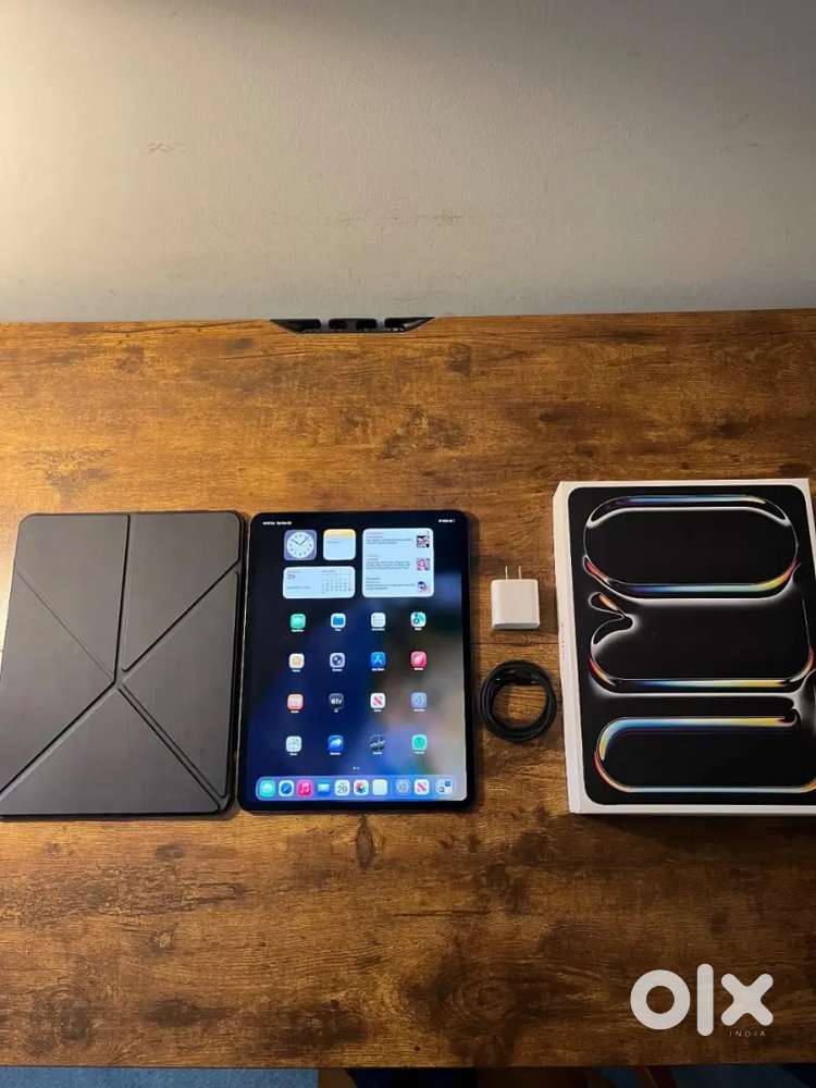 2025 Apple iPad Pro 13in M5 Wifi + Cellular 256GB Standard Glass Black