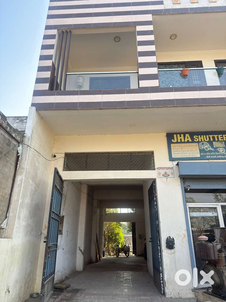 2 bhk flat with parking !