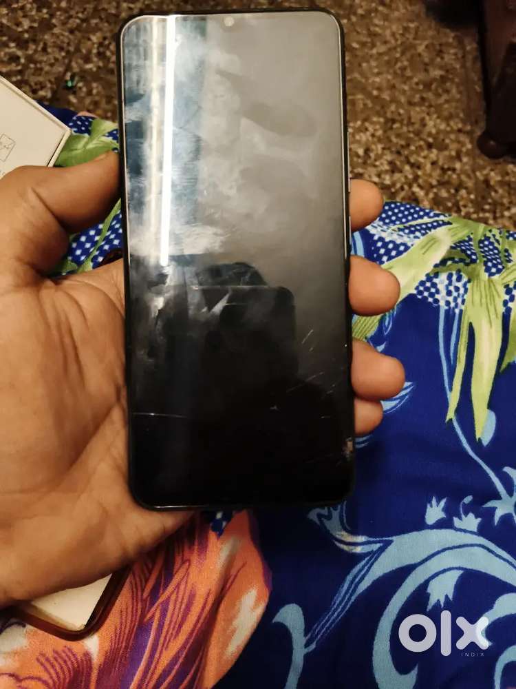Vivo T1    4GB//128GB