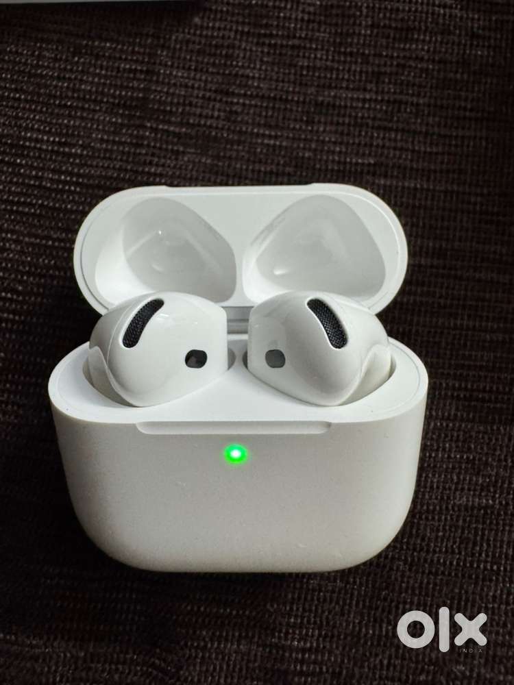 Apple airpods 4 - brand new