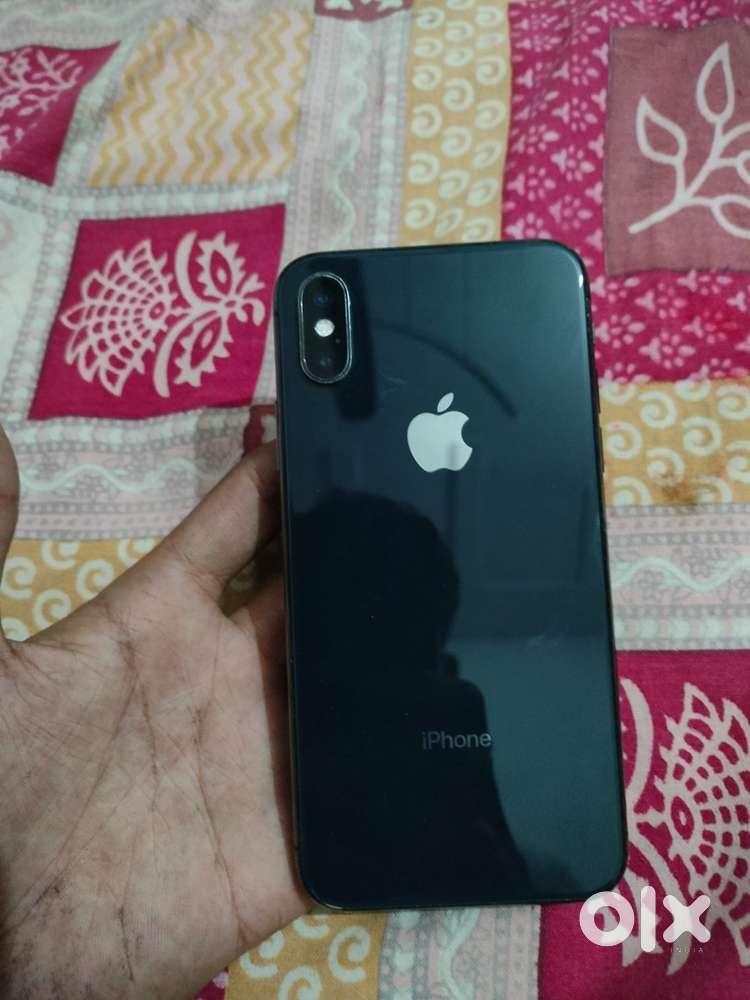 iPhone XS (64gb storage & 4 ram)