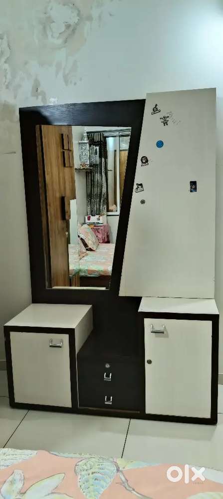 Dressing table