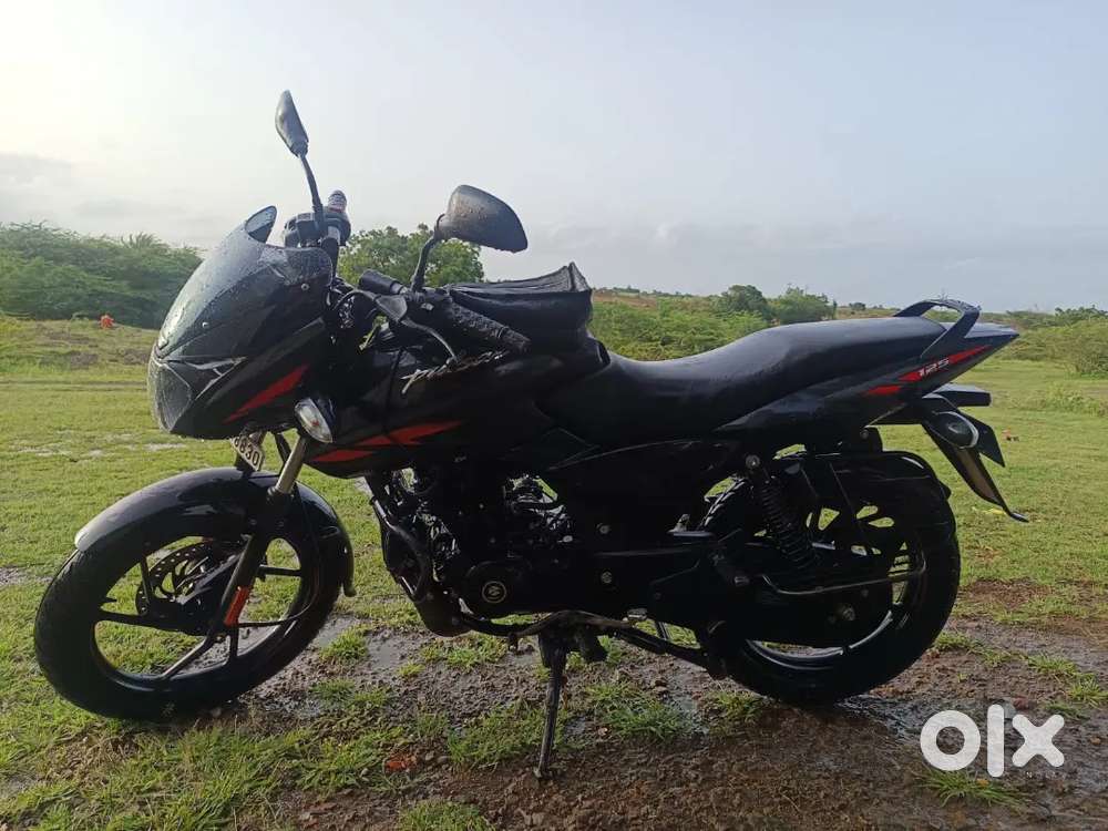 New conditioned Pulsar 125 bike,BS6,2024 selling due to financial need