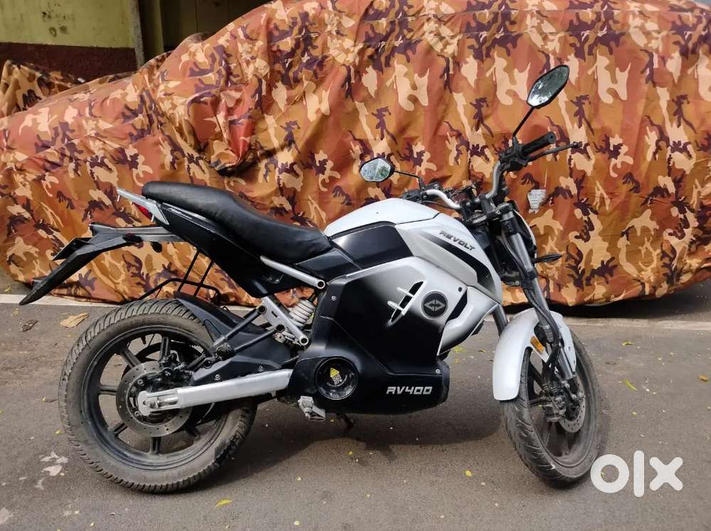 Revolt RV 400