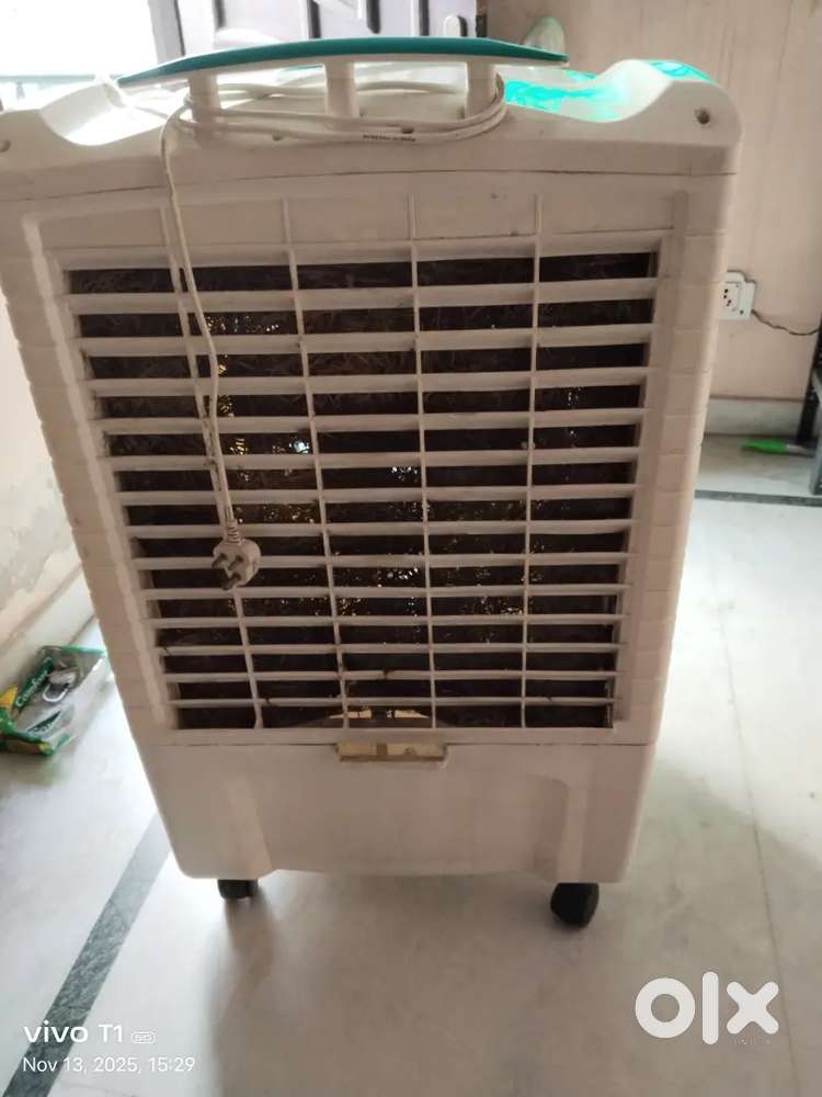 Medium size Cooler 3 year old working and good condition