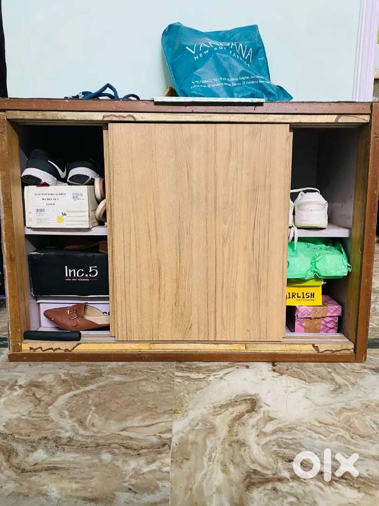 A big show rack is available in okhla.