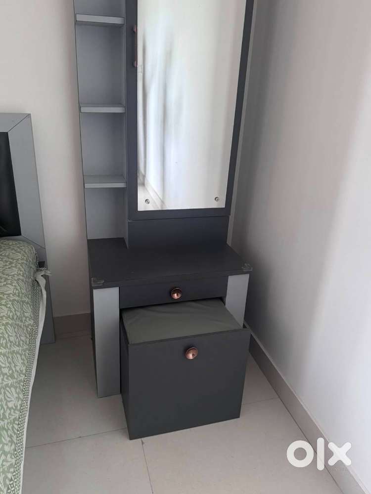 Dressing Table for Sale – Excellent Condition