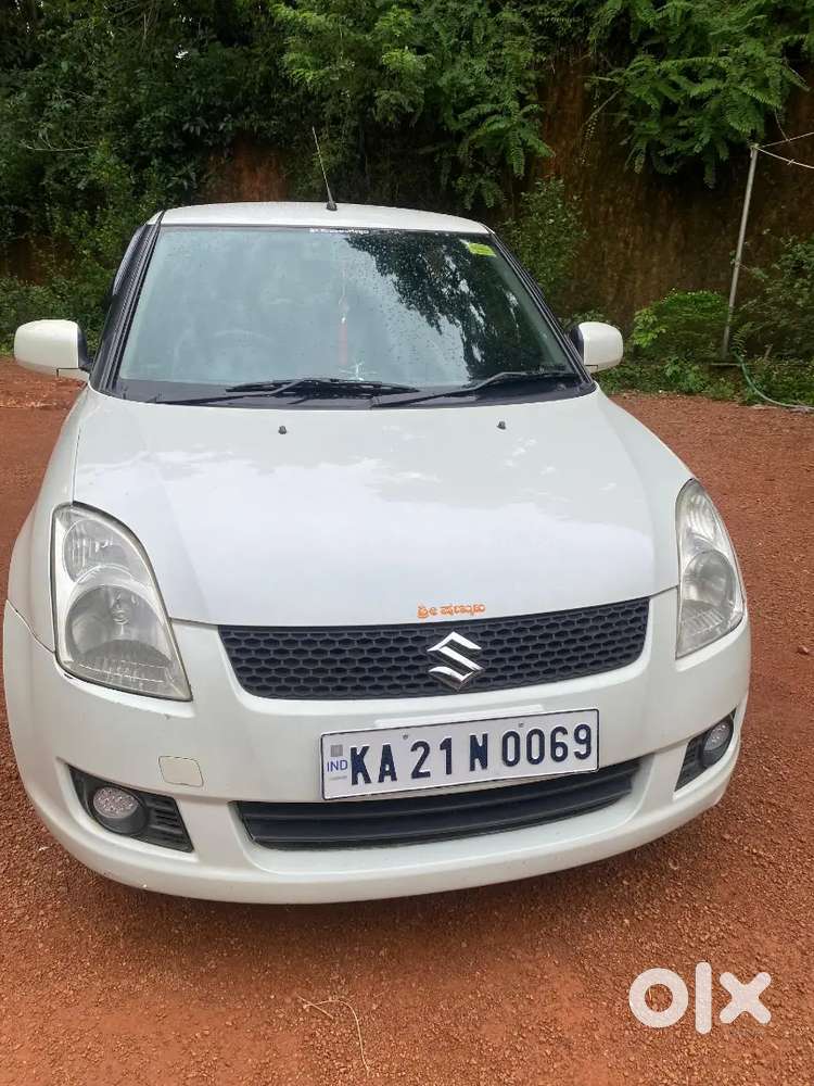 Maruti Suzuki Swift 2011 Diesel Well Maintained with 8 sound box