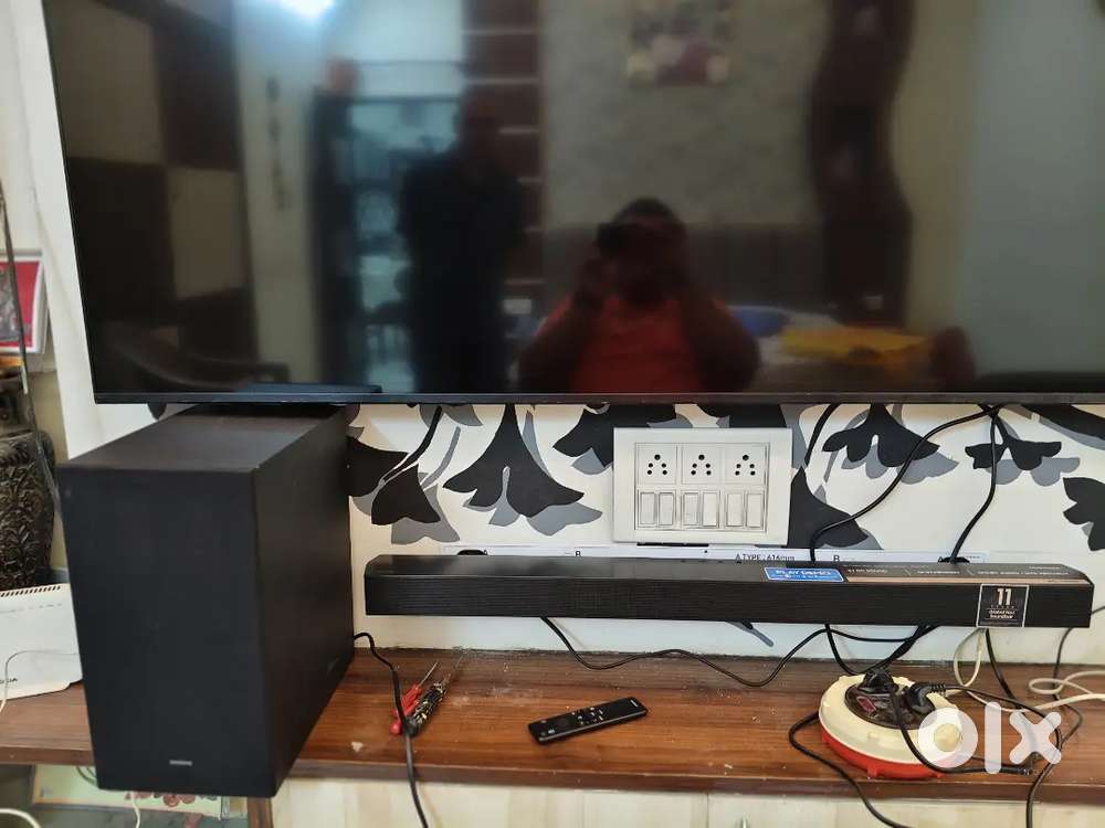 Brand new Samsung 3.1ch soundbar with woofer