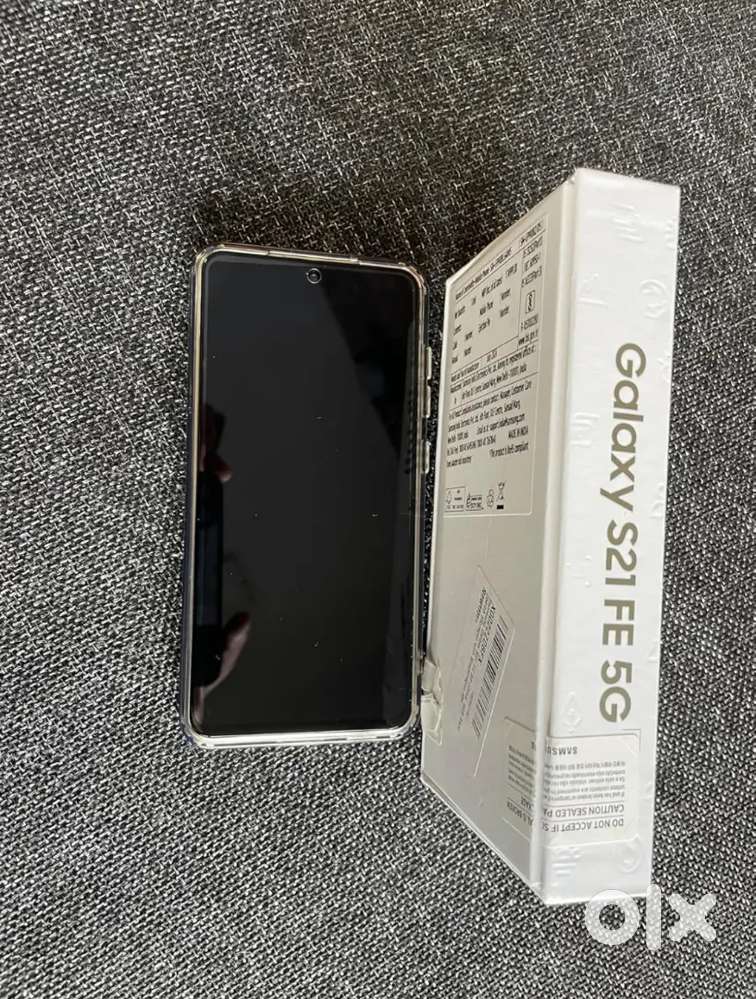 Selling my S21Fe mint conditionwith accessories