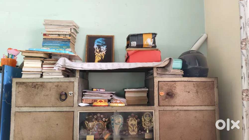 Showcase in good condition