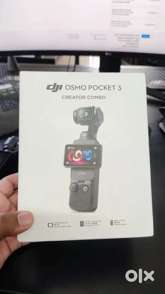 DJI Osmo Pocket 3 Creator Combo, Vlogging Camera