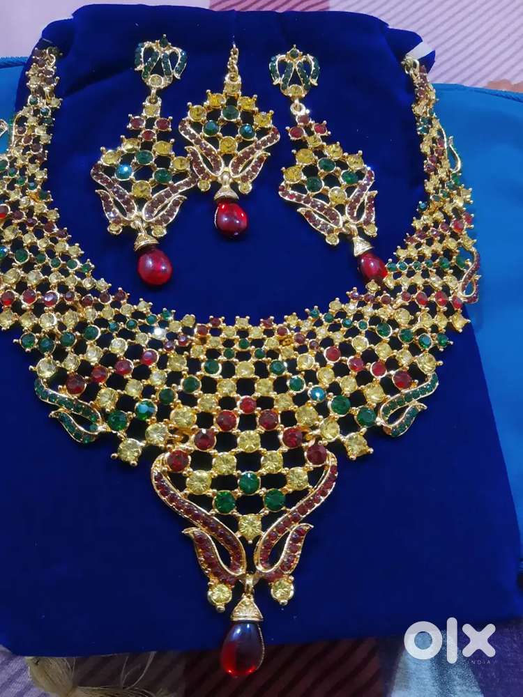 Jewellery set golden