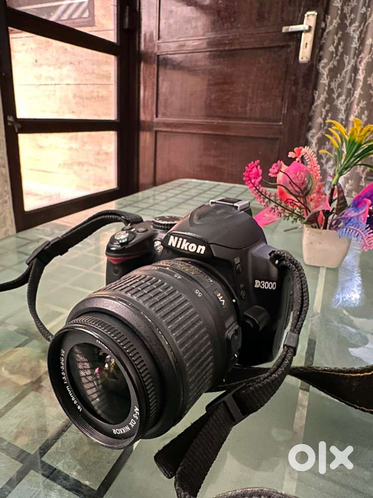 Nikon D3000 DSLR Camra in good Condition