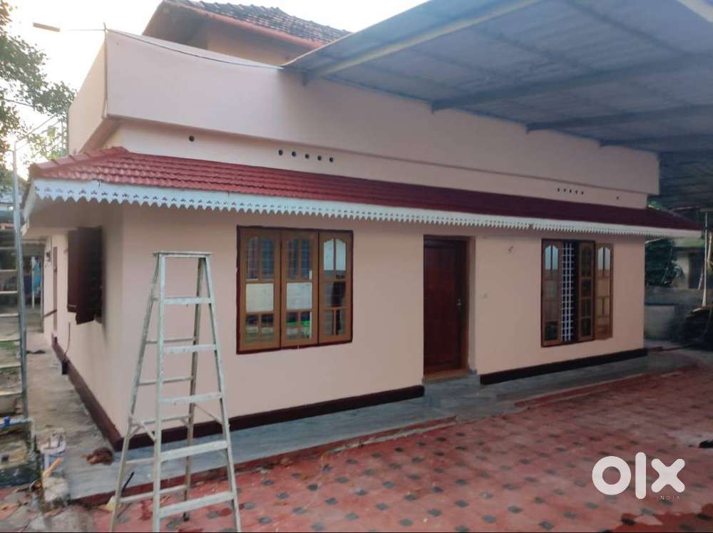 UC colleage Aluva 3 bhk house for rent
