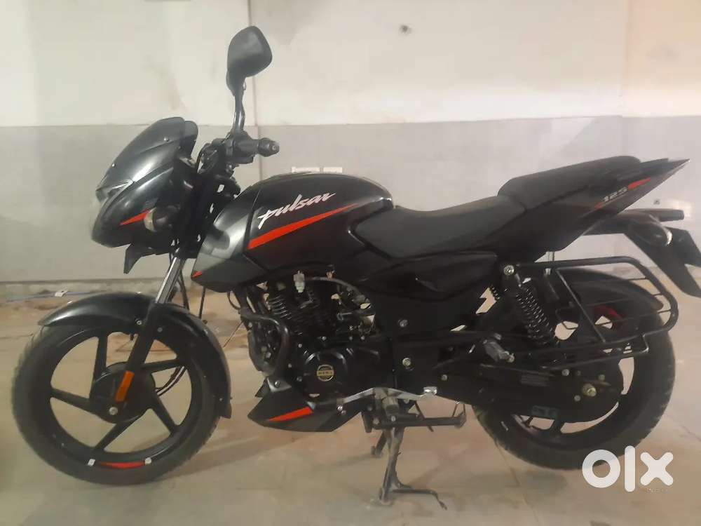 Pulsar 125  september 2021 split seat drum brakes bs6