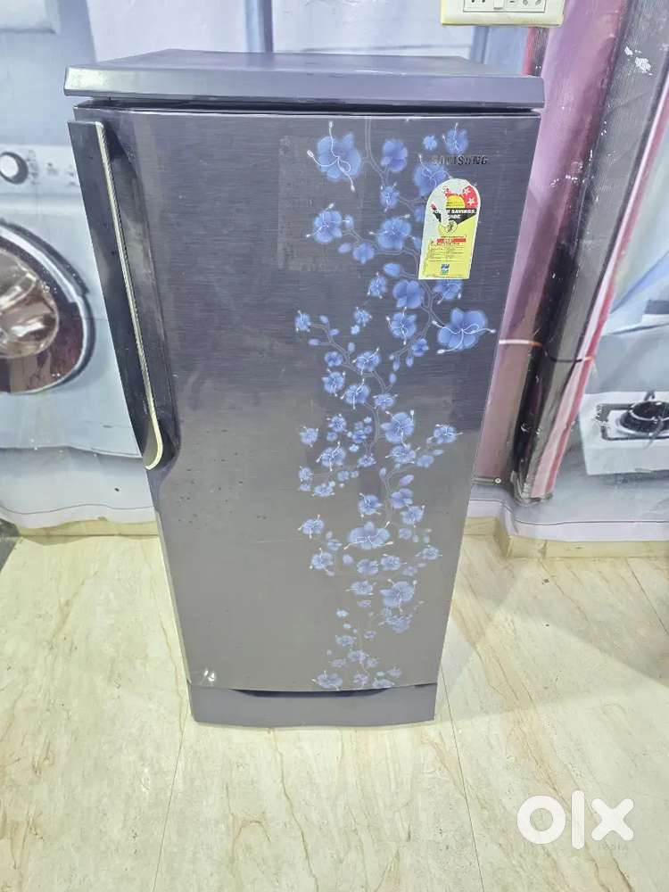 Single door flower design 200 litres refrigerator built in stablizer